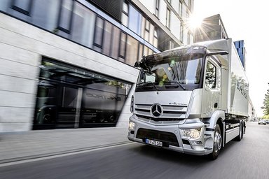 Mercedes-Benz Trucks and Einride sign first major order for battery-powered eActros