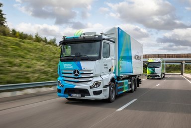 Gruppenbilder: Mercedes-Benz eActros 400 / eActros 600 / Actros L