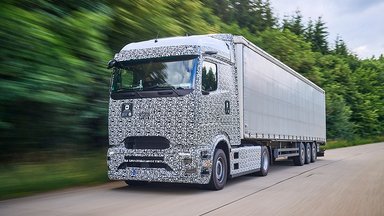 Elektrisch auf der Schwäbischen Alb: Versuchsingenieure erproben eActros 600 für den Fernverkehr