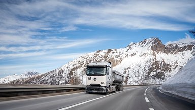 Next generation fuel cell truck: Daimler Truck tests first prototypes in the Swiss Alps