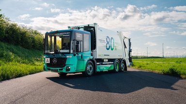 Zweispurig zur Kreislaufwirtschaft: Mercedes-Benz Trucks zeigt den reECONIC – ein batterieelektrisches Fahrzeug mit recycelten Materialien