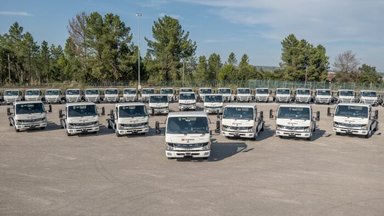 Grüne Lieferketten für Europa: DB Schenker erweitert Elektro-Flotte um 36 neue FUSO eCanter