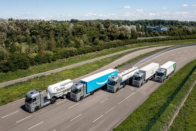 Fuel cell trucks deployed in real-life operations: start of initial customer trials with Mercedes-Benz GenH2 Trucks