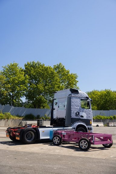 Sicherer unterwegs mit Hochvolt: Hohe passive Sicherheit des Mercedes-Benz eActros 600 in Crash-Tests bestätigt