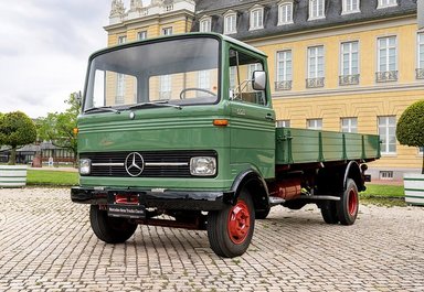 Historic milestone at the Mercedes-Benz plant in Wörth: First truck produced 60 years ago