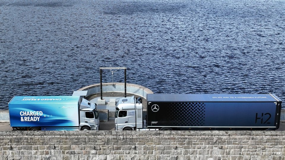 GenH2 Truck und eActros auf einer Brücke