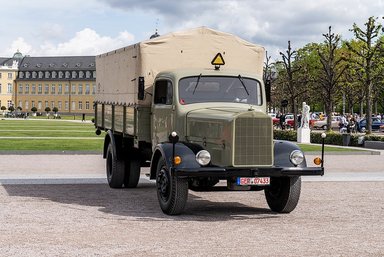 Fest für Klassiker in Karlsruhe: Mercedes-Benz Trucks mit Oldtimer-Lkw bei „Tribut an Carl Benz“