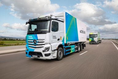 Gruppenbilder: Mercedes-Benz eActros 400 / eActros 600 / Actros L