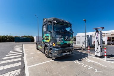 All-electric through Europe: eActros 600 test trucks reach southernmost checkpoint of Tarifa