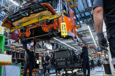 Elektro-Portfolio wächst: Mercedes-Benz Trucks startet Produktion neuer eActros 400-Generation im Werk Wörth