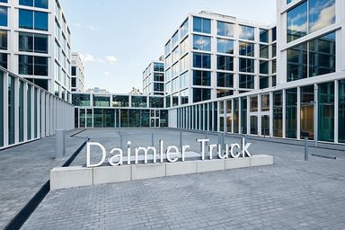 Daimler Truck beteiligt Beschäftigte in Deutschland mit 2.701 Euro an Geschäftsjahr 2025