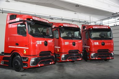 Italy's logistics champion Torello enters a new era: First Actros L with ProCabin taken over by Mercedes-Benz Trucks
