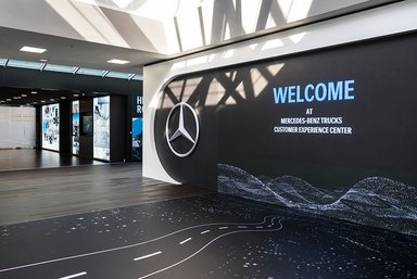 Mercedes-Benz Trucks eröffnet neues Customer Experience Center – Fokus auf Kundenorientierung und Markenwerte