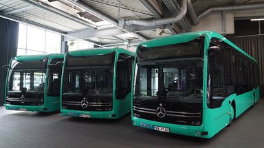 Elektrisch in die Zukunft: Racktours übernimmt erste Mercedes-Benz eCitaro 