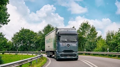 Mercedes-Benz eActros 600 im praxisnahen Fahreinsatz bei der „eActros 600 Driving Experience“ in Wörth