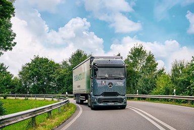 Mercedes-Benz eActros 600 in practical driving conditions at the "eActros 600 Driving Experience” in Wörth