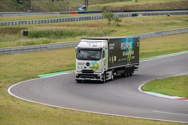 Mercedes-Benz Trucks bricht GUINNESS WORLD RECORDS™-Weltrekord mit eActros 600