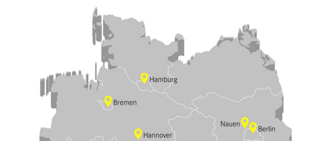 Karte von Norddeutschland mit markierten Mercedes-Benz/DaimlerTruck Nutzfahrzeugzentren in Bremen, Hamburg, Hannover und Berlin.