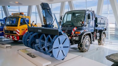 The universal solution against snow and icy roads: The Unimog U 500 with winter maintenance equipment