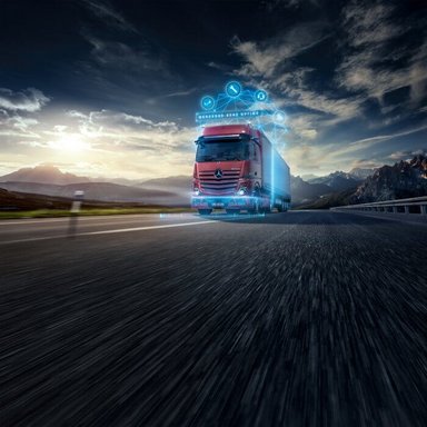 Mercedes-Benz CompleteMile connected via Mercedes-Benz Uptime