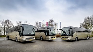 Länge läuft: Drei luxuriös ausgestattete Mercedes-Benz Tourismo L für das niederländische Unternehmen Autobusbedrijf Doornbos
