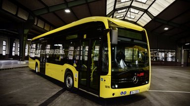 Mercedes-Benz eCitaro: Emissionsfrei durch Berlin: Der erste von 15 vollelektrisch angetriebenen Mercedes Benz eCitaro wird an die Berliner Verkehrsbetriebe (BVG) ausgeliefert
