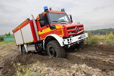 Meister der Elemente: Feuerwehr Lünen mit Unimog gewappnet für Brände, Hochwasser und Sturmereignisse