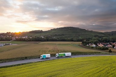 Gruppenbilder: Mercedes-Benz eActros 400 / eActros 600 / Actros L