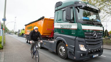 Fahren mit dem Abbiege-Assistent: So fühlt sich das an.