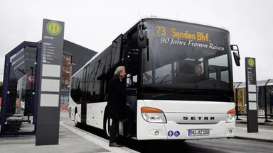 Fünf Setra Busse krönen Firmenjubiläum