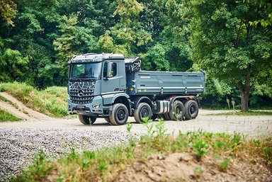 Mercedes-Benz Trucks: Baupower auf jedem Terrain