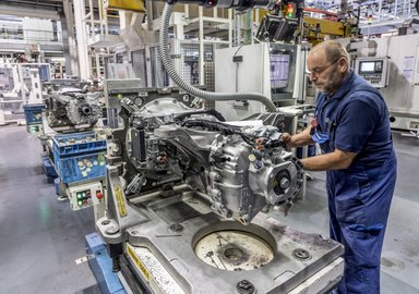 Fertigung von schweren Lkw-Getrieben im Mercedes-Benz Werk Gaggenau (Werkteil Rastatt)