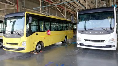 Trotz globalem Markteinbruch:  Daimler Buses India produziert erfolgreich FUSO Komplettbusse für Exportmärkte