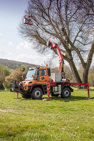 Reliable powerhouse even for the green sector: Mercedes-Benz Special Trucks presents the great diversity of the Unimog at the Demopark open-air exhibition