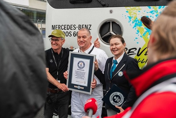 Mercedes-Benz Trucks bricht GUINNESS WORLD RECORDS™-Weltrekord mit eActros 600