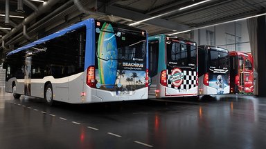 Neues aus der Kreativwerkstatt Spillmann: Motivbusse überraschen mit Außendesign