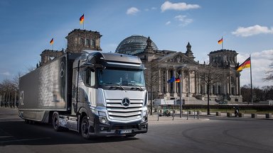 Zu Gast in Berlin: Daimler Truck zeigt Brennstoffzellen-Lkw und wirbt für Aufbau von Wasserstoff-Tankinfrastruktur