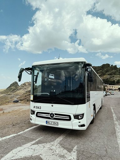 Heiß auf E: erfolgreiche Sommererprobung des neuen Mercedes-Benz eIntouro in Spanien