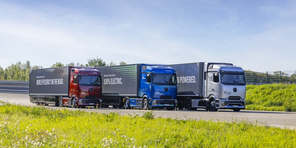 Mercedes-Benz Actros L, eActros 600 und Next GenH2 Truck fahren auf der Straße