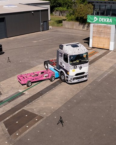 Sicherer unterwegs mit Hochvolt: Hohe passive Sicherheit des Mercedes-Benz eActros 600 in Crash-Tests bestätigt