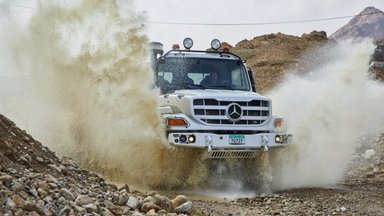 The robust off-road truck: the new Mercedes-Benz Zetros