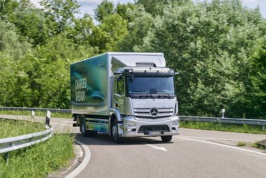 Mercedes-Benz Trucks treibt Elektrifizierung weiter voran – eActros LongHaul geht 2022 auf die Straße