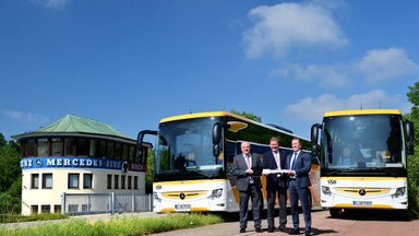 Stuttgart: Mercedes-Benz Tourismo im Fahrschuleinsatz der SSB