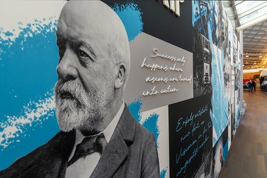 Mercedes-Benz Trucks eröffnet neues Customer Experience Center – Fokus auf Kundenorientierung und Markenwerte