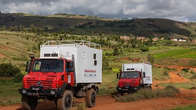 Two Unimog U 5000 for new aid project of the DEICHMANN Foundation