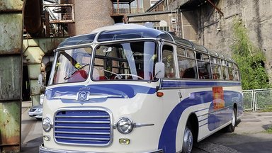 Erster Dreiachser-Lkw von Mercedes-Benz und Setra S 11 glänzen bei den schönen Sternen