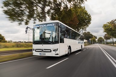 Heiß auf E: erfolgreiche Sommererprobung des neuen Mercedes-Benz eIntouro in Spanien