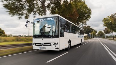 Heiß auf E: erfolgreiche Sommererprobung des neuen Mercedes-Benz eIntouro in Spanien