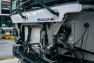 Electric in series production: The Mercedes-Benz eEconic rolls off the production line at the Wörth plant as of now
