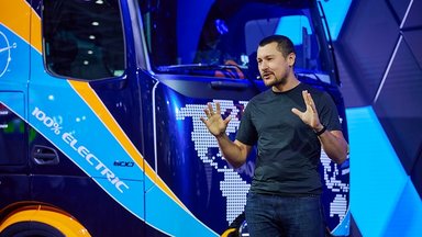 From Hanover around the world: Elektrotrucker Tobias Wagner starts global eActros 600 expedition